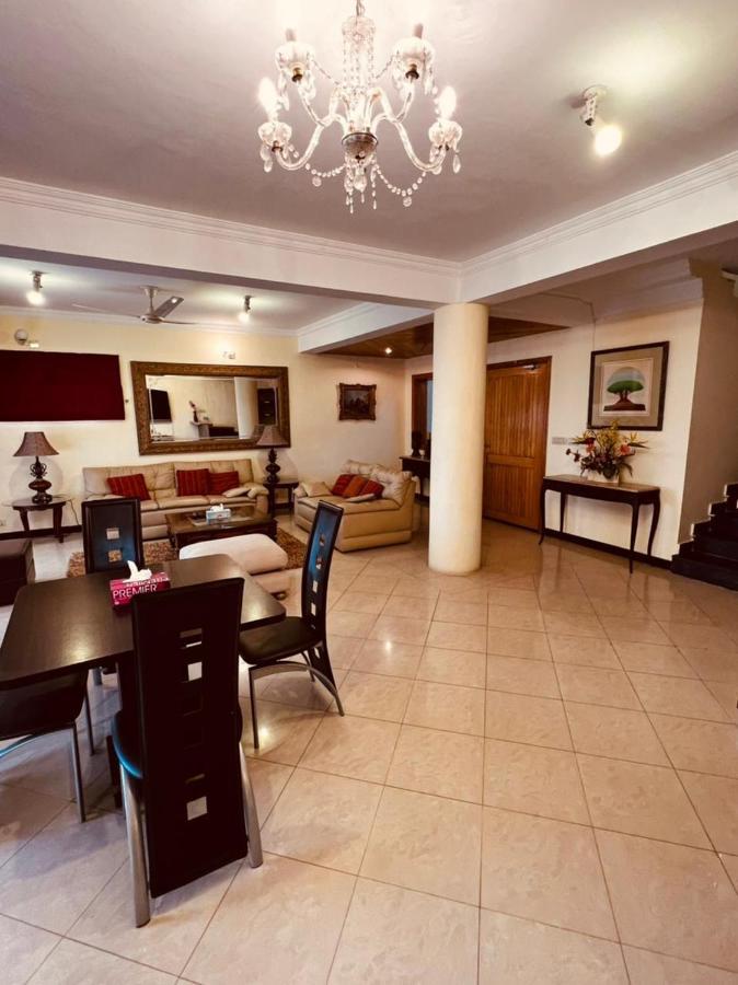 Reina Boutique Hotel - เมอร์รี ภายนอก รูปภาพ